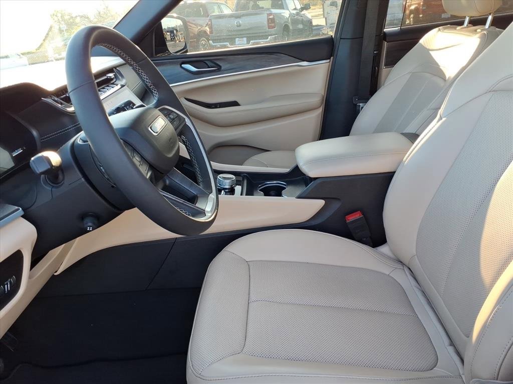 Certified 2024 Jeep Grand Cherokee L Limited w/ Luxury Tech Group II image 10