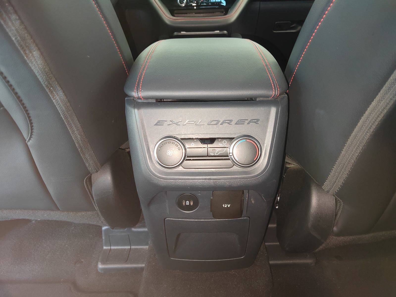 Used 2025 Ford Explorer ST-Line AWD/4WD image 30