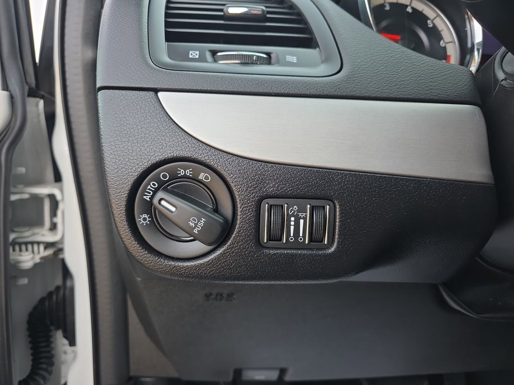 Used 2017 Dodge Grand Caravan GT image 27