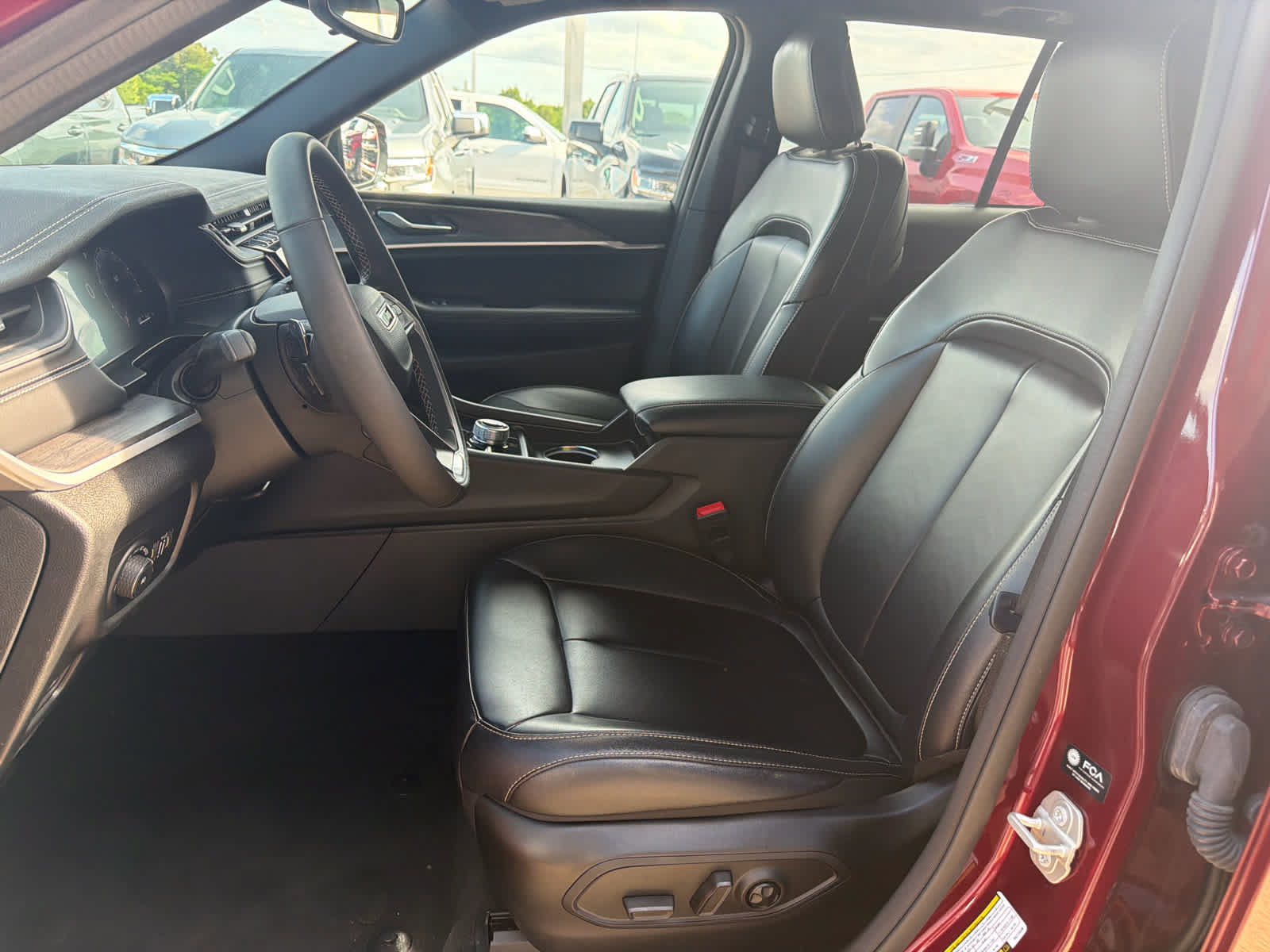 Used 2024 Jeep Grand Cherokee Limited AWD/4WD image 14