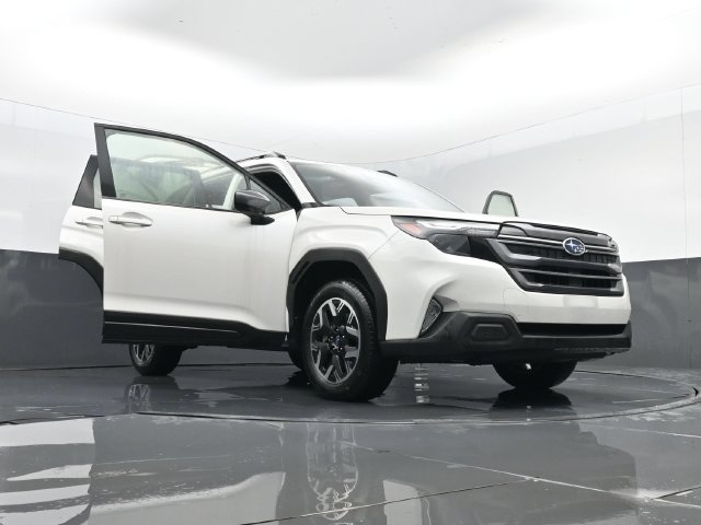 Used 2025 Subaru Forester Premium AWD/4WD image 34