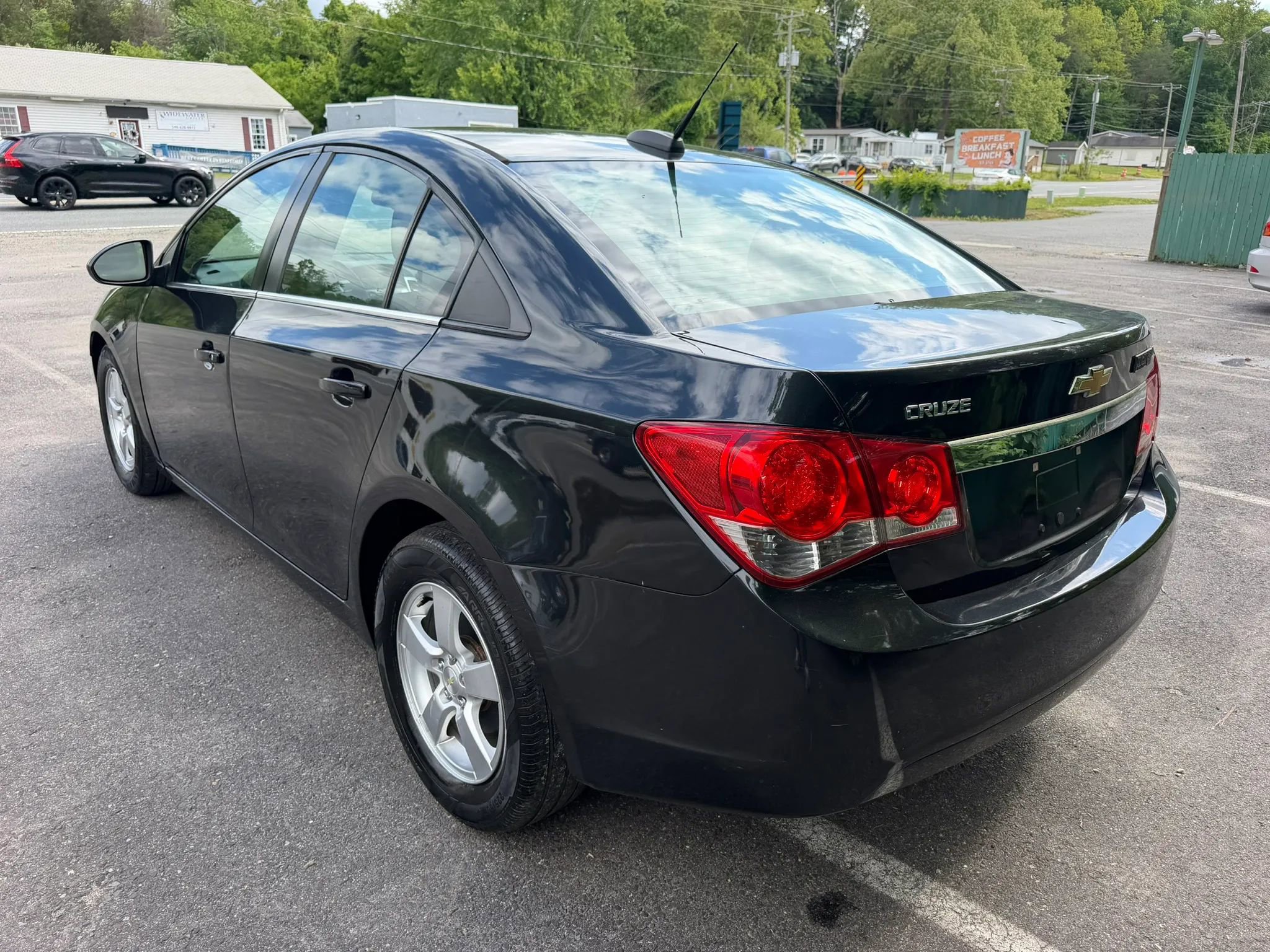 Used 2016 Chevrolet Cruze LT w/ Technology Package FWD image 10