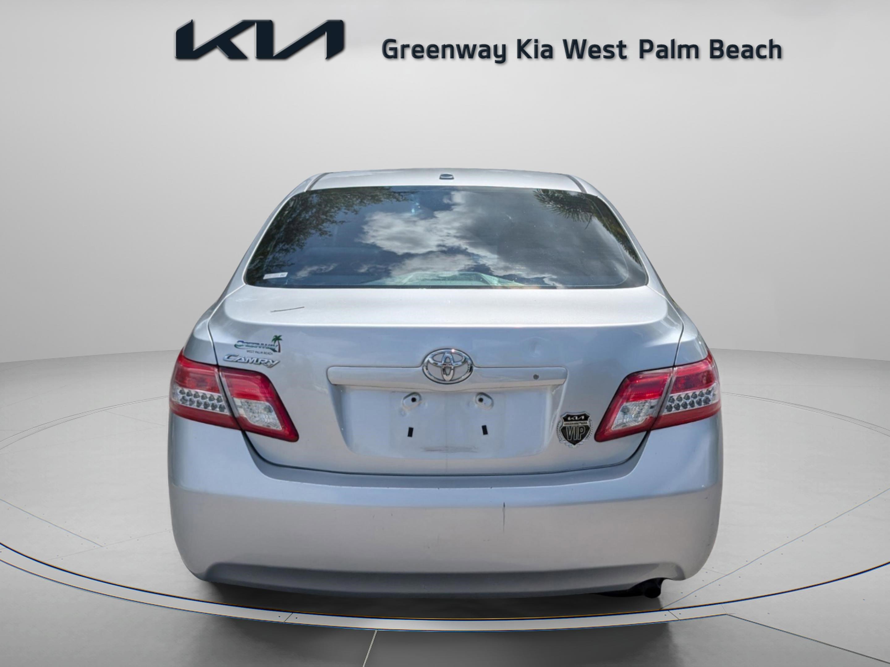 Used 2010 Toyota Camry LE FWD image 6