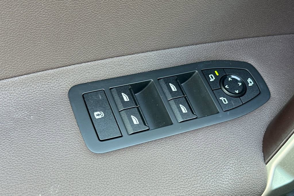 Used 2023 BMW iX xDrive50 image 11