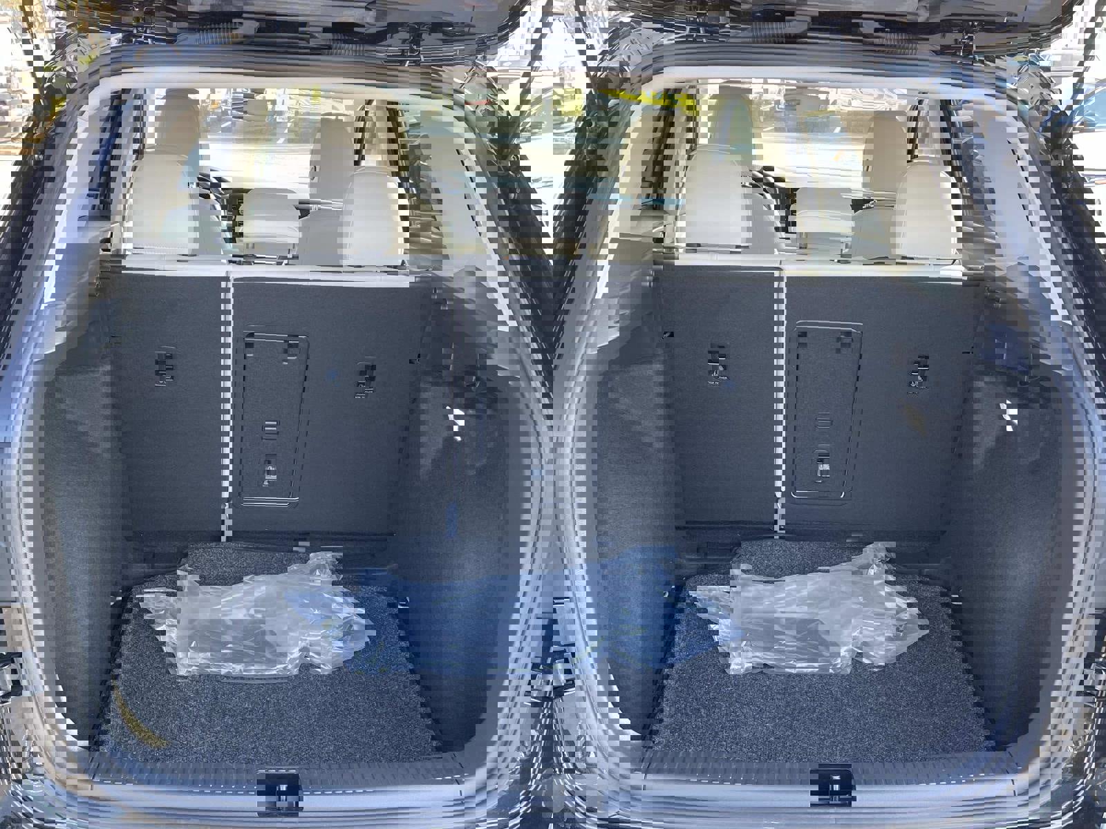 Certified 2025 Volkswagen Taos SE w/ Black Wheel Package FWD image 10