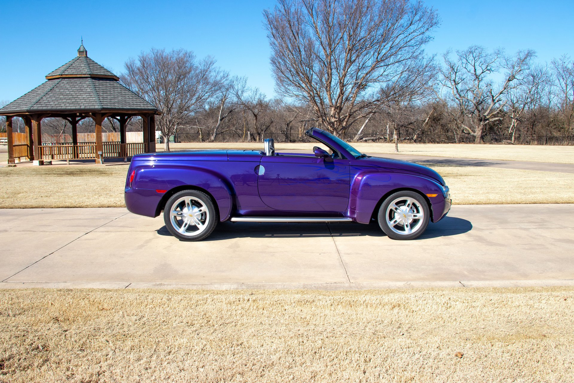 Used 2004 Chevrolet SSR w/ Preferred Equipment Group image 15