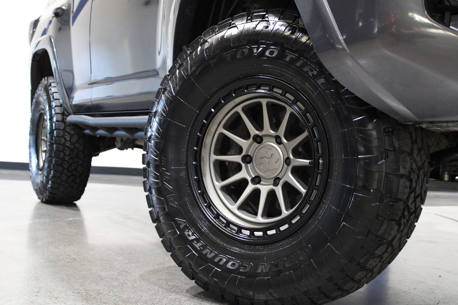 Used 2020 Toyota 4Runner TRD Off-Road Premium w/ Moonroof Package AWD/4WD image 4