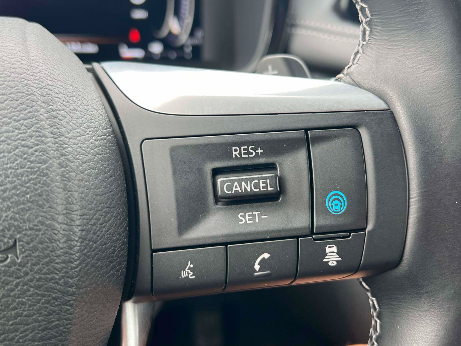 Used 2023 INFINITI QX60 Sensory w/ Vision Package AWD/4WD image 18