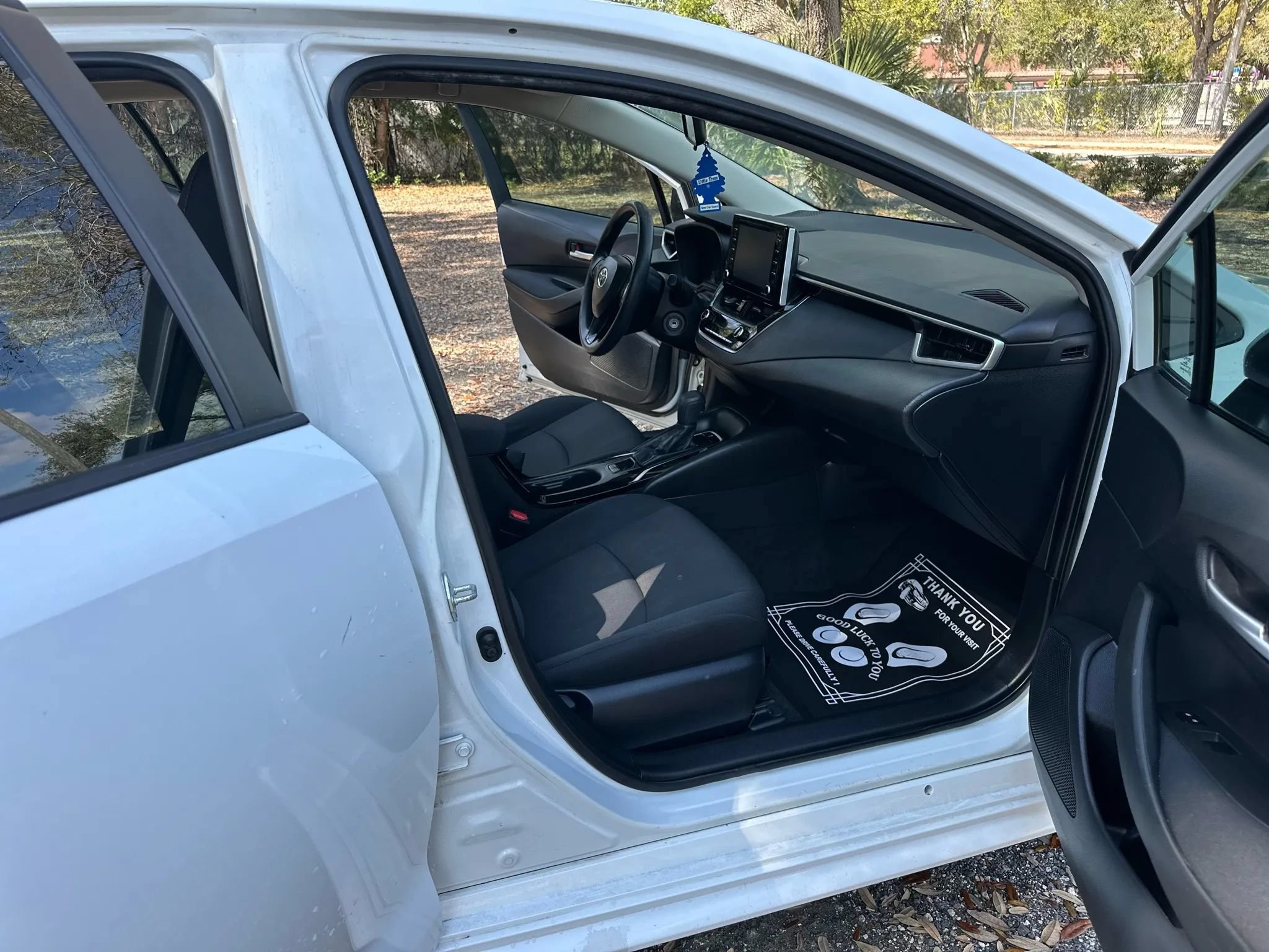 Used 2021 Toyota Corolla LE FWD image 6