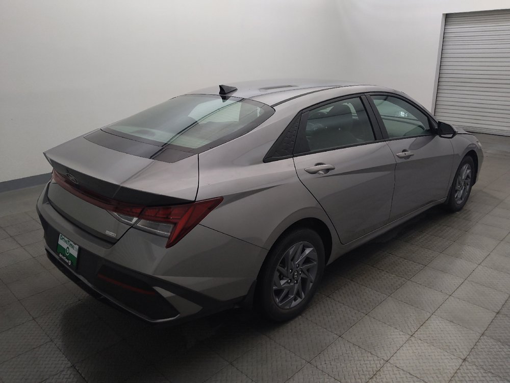 Used 2024 Hyundai Elantra Blue FWD image 9