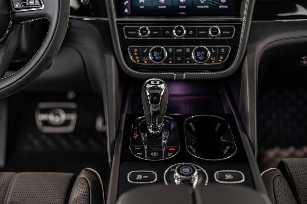 Used 2022 Bentley Bentayga AWD/4WD image 44