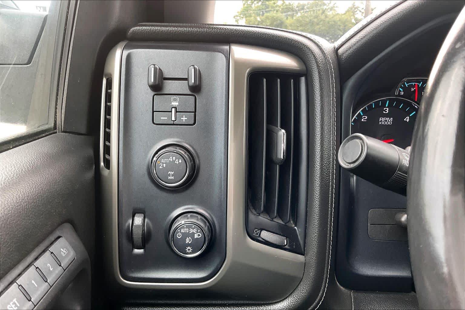 Used 2018 Chevrolet Silverado 1500 High Country AWD/4WD image 34