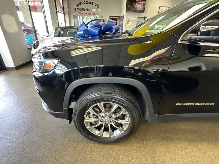 Used 2021 Jeep Cherokee Latitude Lux w/ Sun & Sound Group AWD/4WD image 7