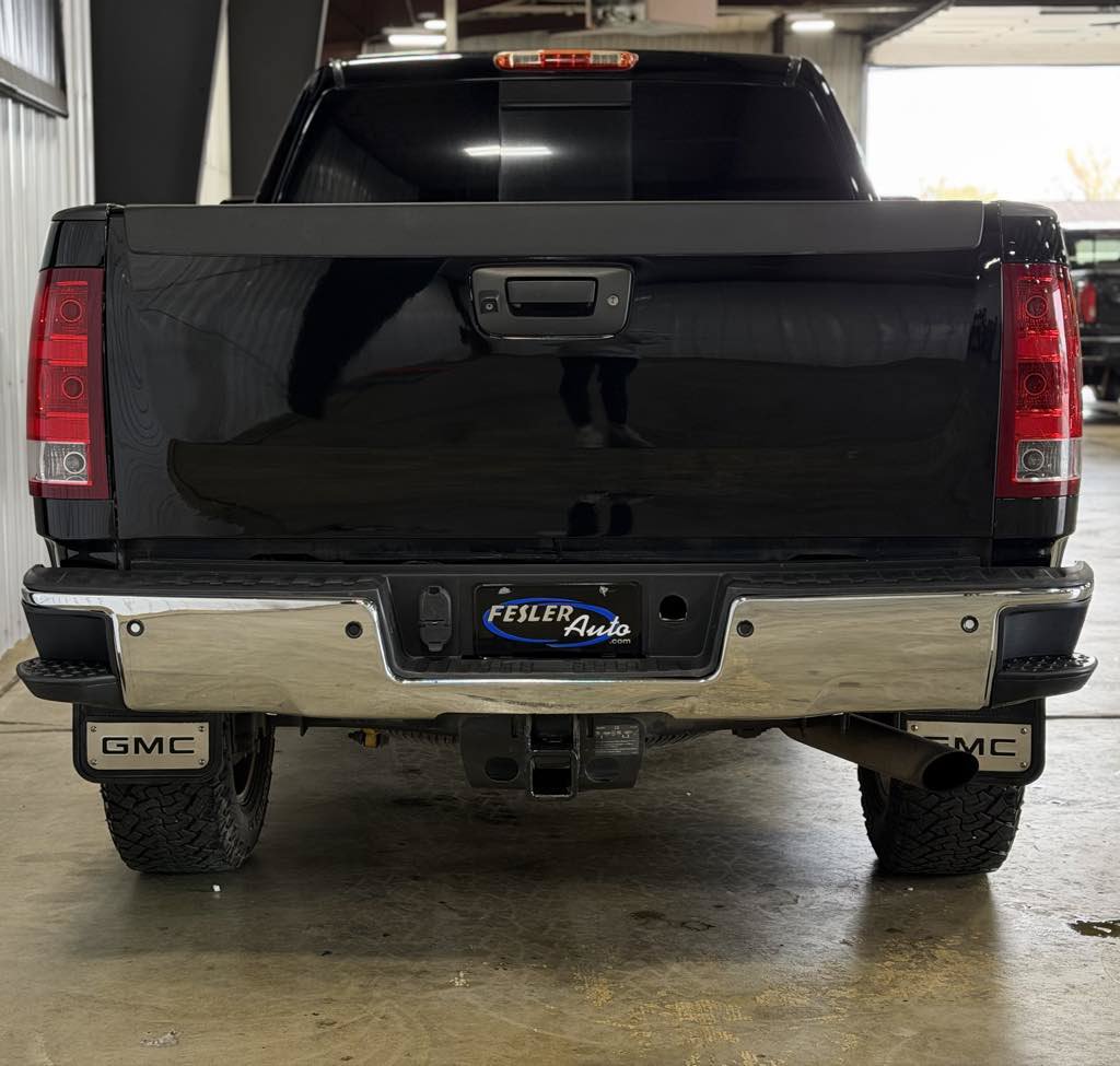 Used 2013 GMC Sierra 2500 SLT w/ SLT Convenience Package AWD/4WD image 2