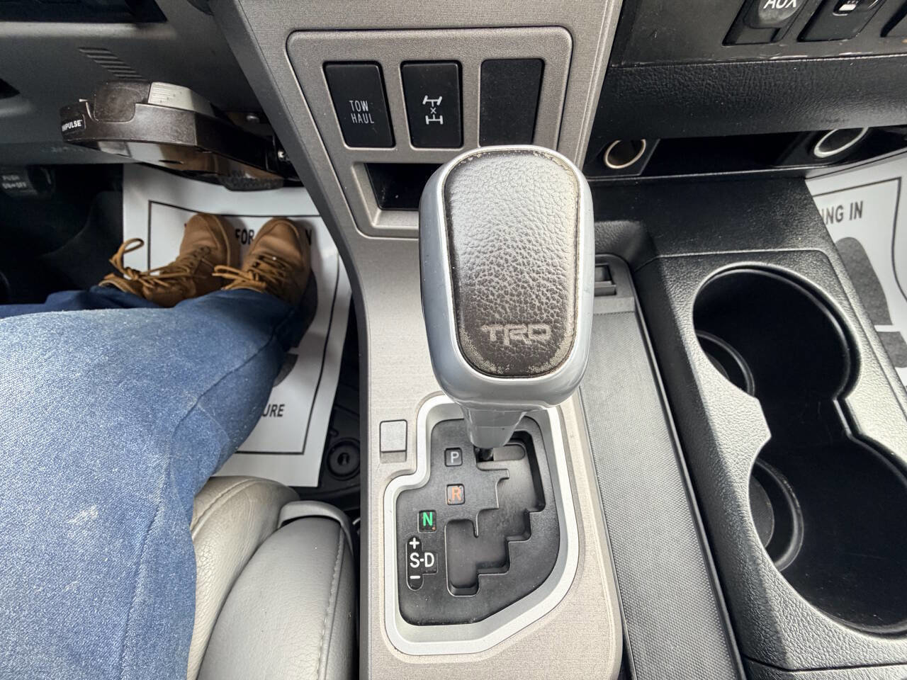 Used 2013 Toyota Sequoia SR5 w/ Premium Pkg image 64