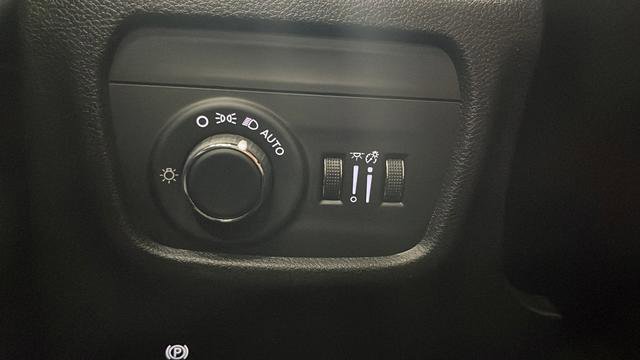 New 2026 Jeep Grand Cherokee Altitude image 39