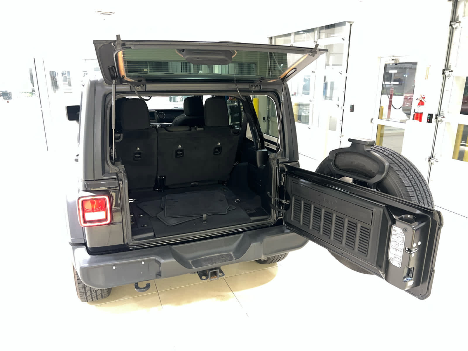 Used 2022 Jeep Wrangler Unlimited Sport AWD/4WD image 11