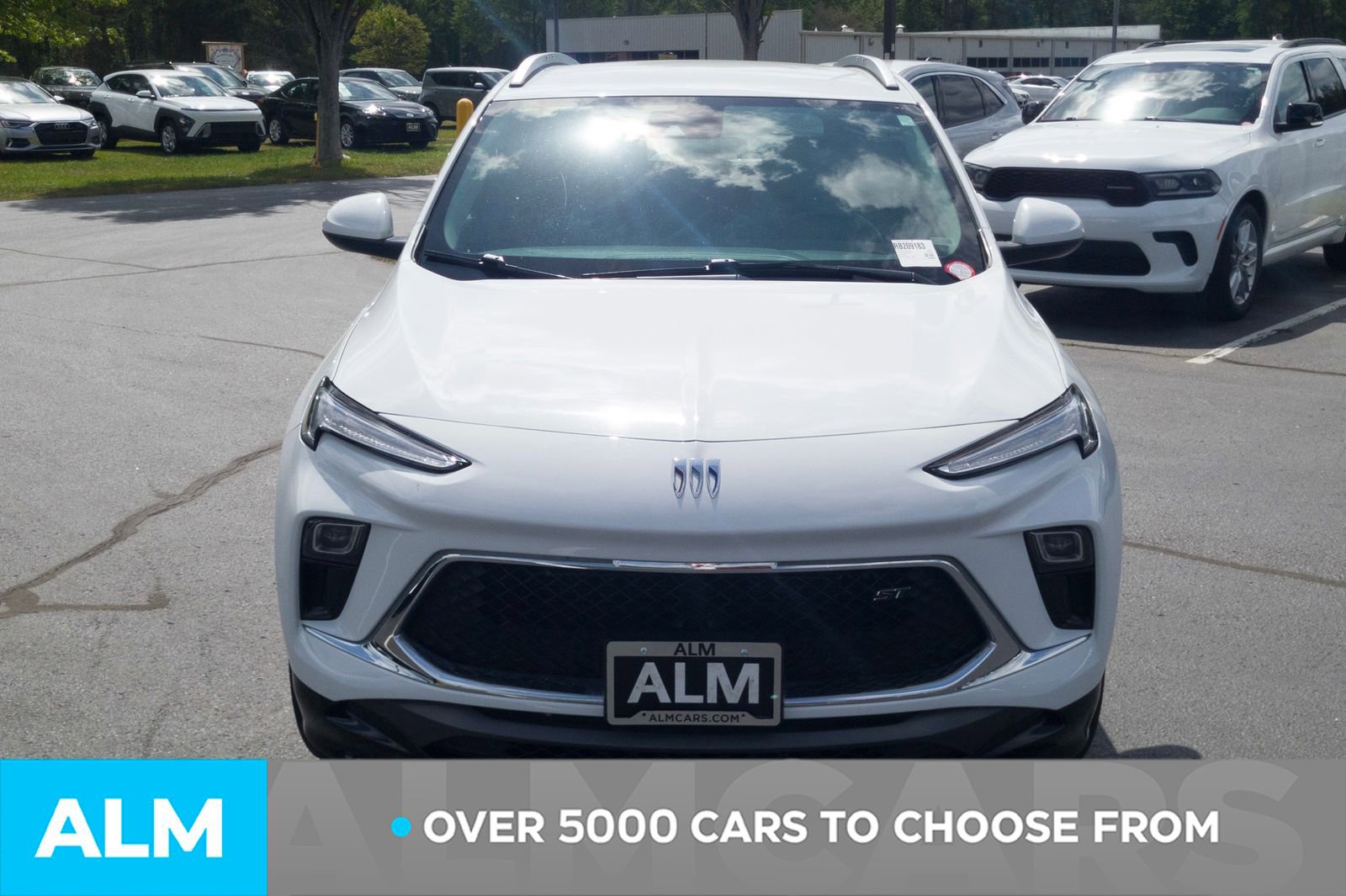 Used 2024 Buick Encore GX Sport Touring image 3