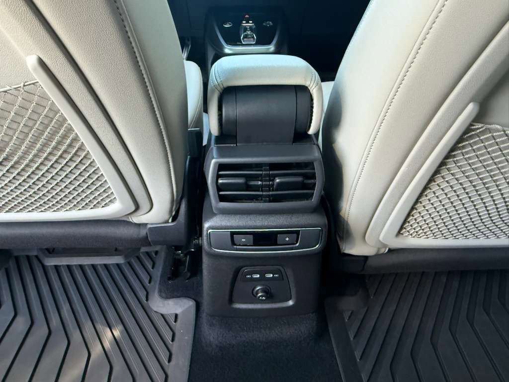 Used 2024 Audi Q4 e-tron Premium w/ Convenience Package image 63