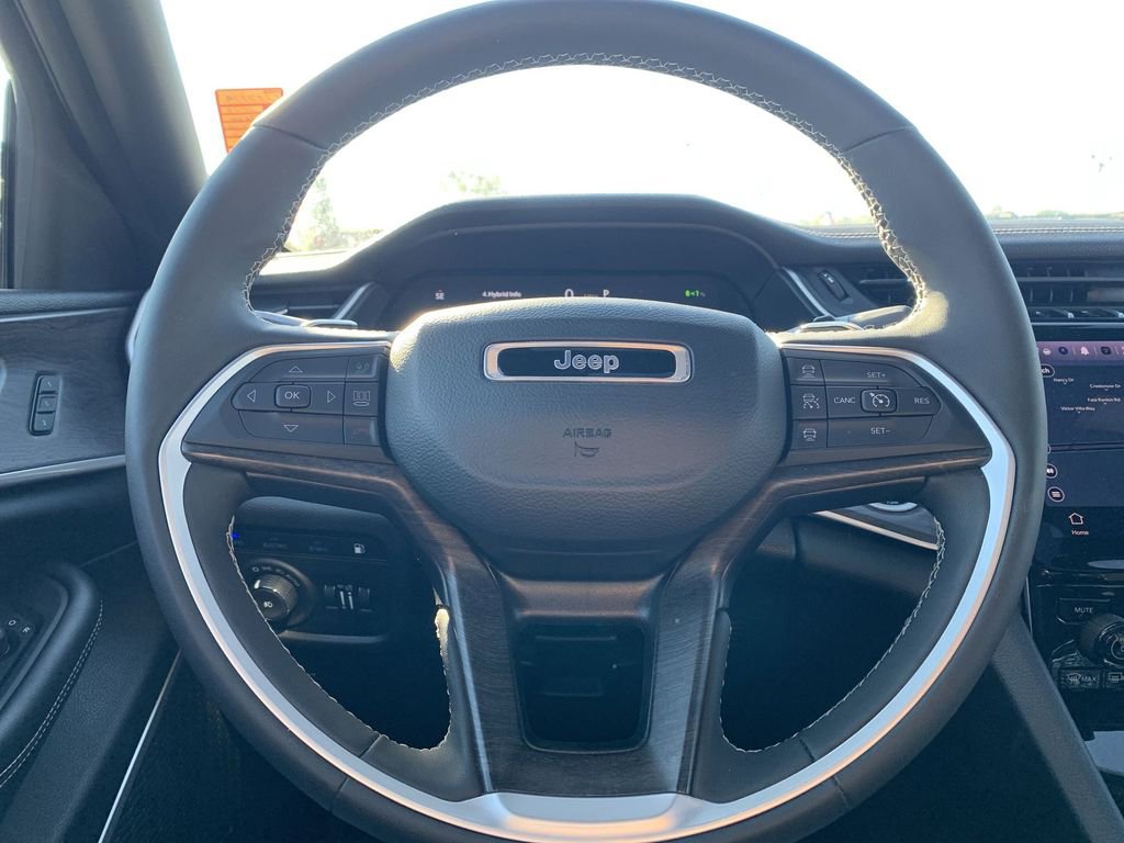 Used 2024 Jeep Grand Cherokee Limited 4xe image 11