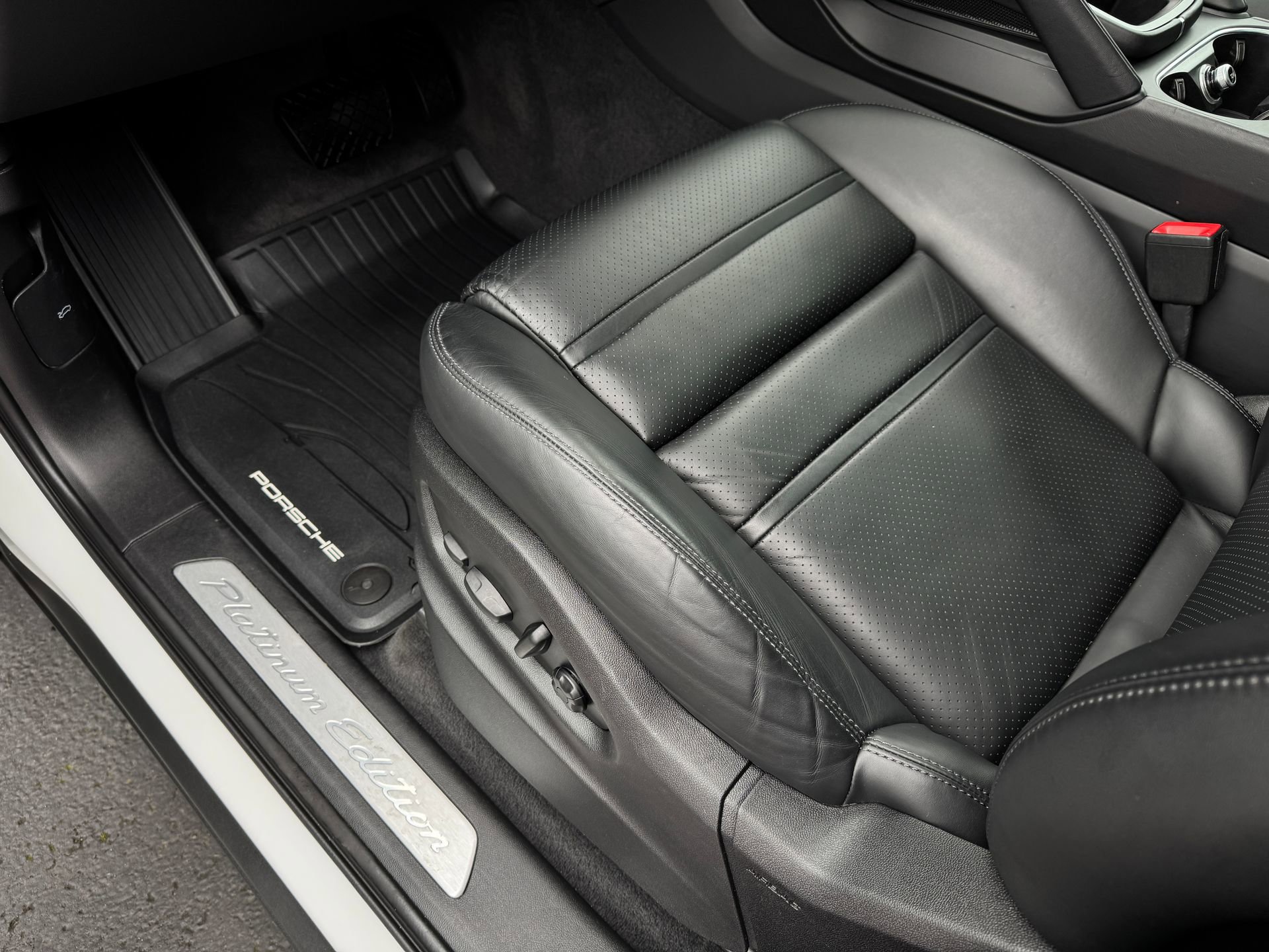 Used 2023 Porsche Cayenne Platinum Edition AWD/4WD image 21