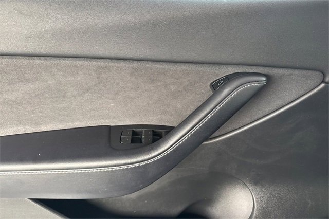 Used 2022 Tesla Model Y Long Range image 14