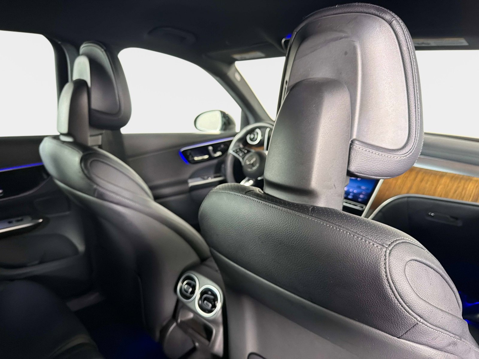 Used 2025 Mercedes-Benz GLC 300 4MATIC image 29