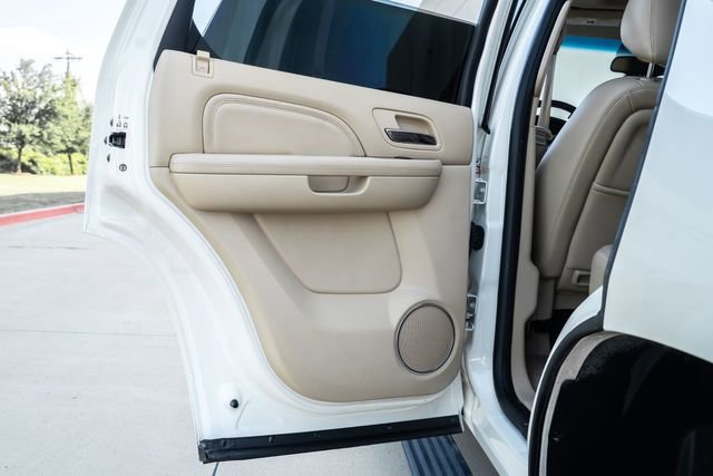 Used 2014 Cadillac Escalade Premium AWD/4WD image 16
