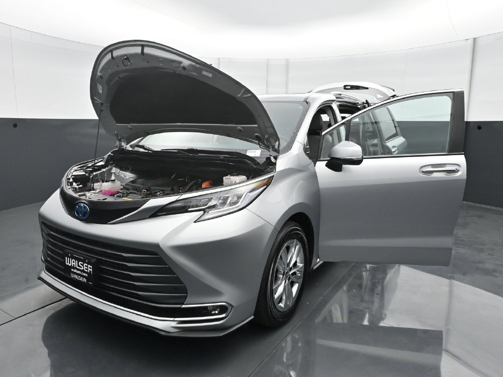 Used 2024 Toyota Sienna Limited AWD/4WD image 30