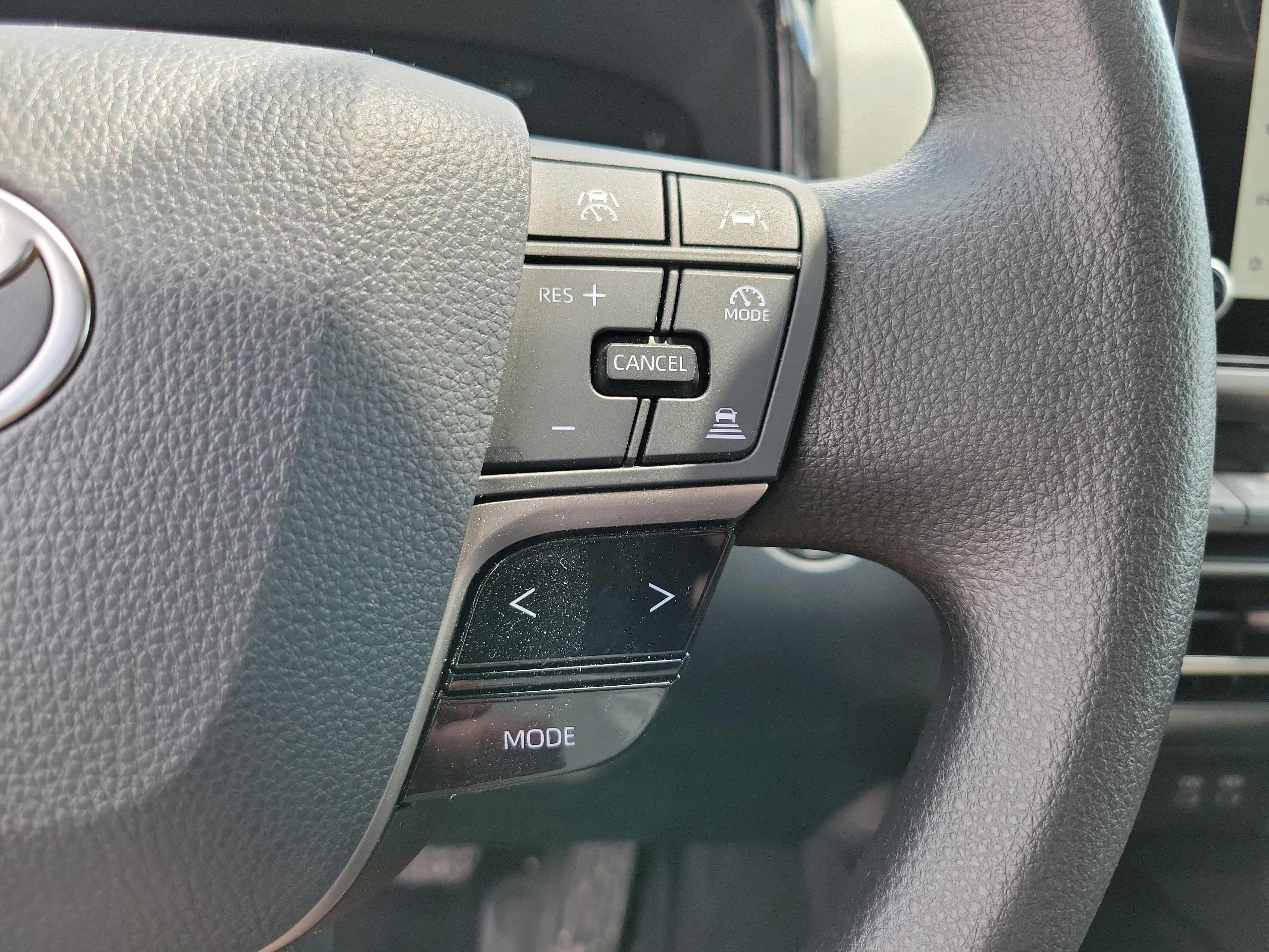 Used 2025 Toyota Camry LE image 11