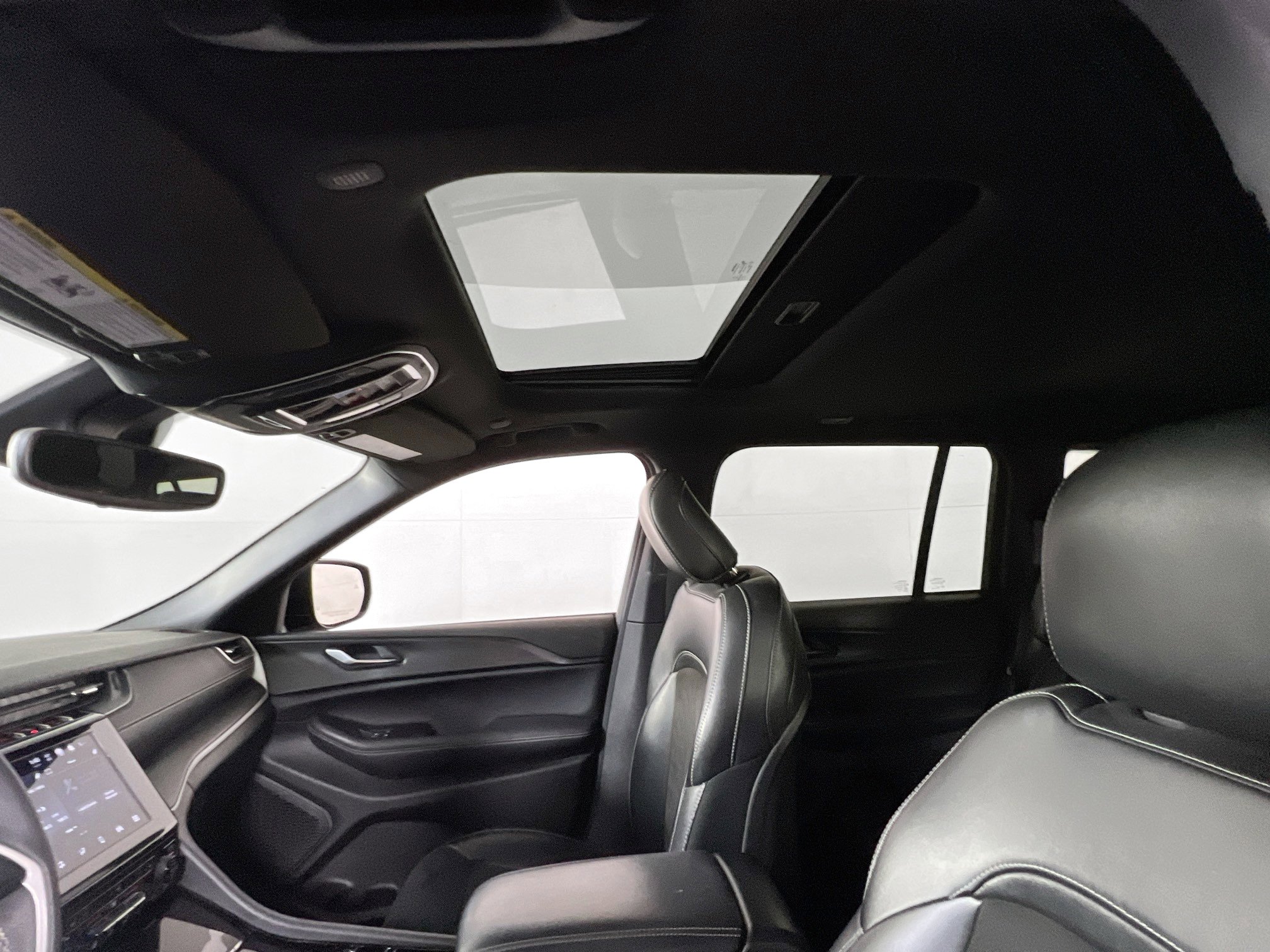 Used 2023 Jeep Grand Cherokee Altitude image 21