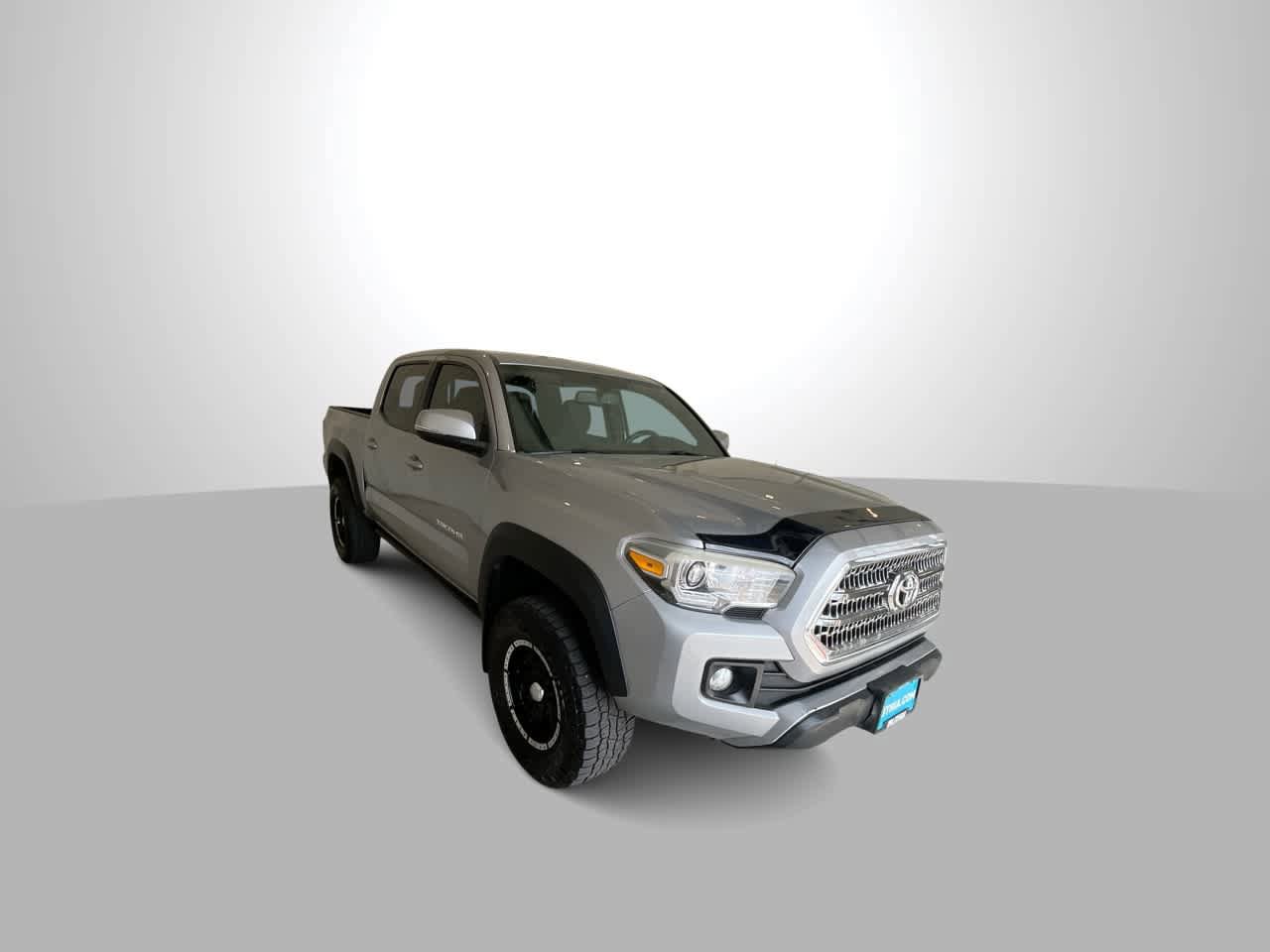 Used 2016 Toyota Tacoma TRD Off-Road w/ Premium & Technology Package AWD/4WD image 2
