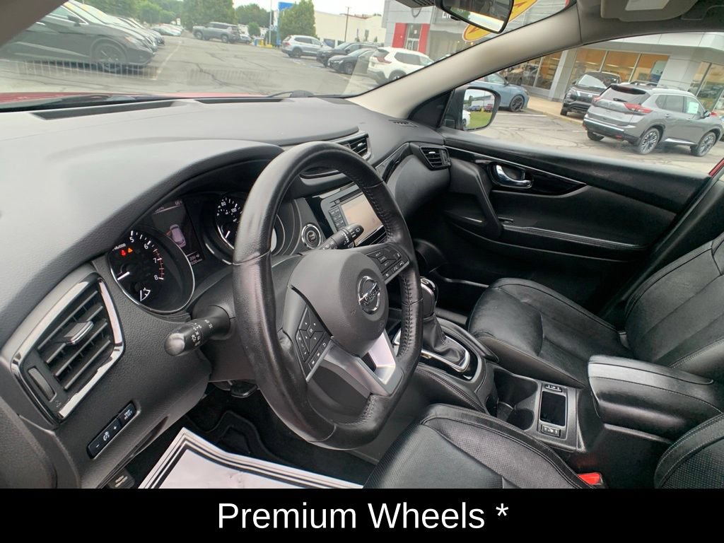 Used 2017 Nissan Rogue Sport SL w/ SL Premium Package AWD/4WD image 14