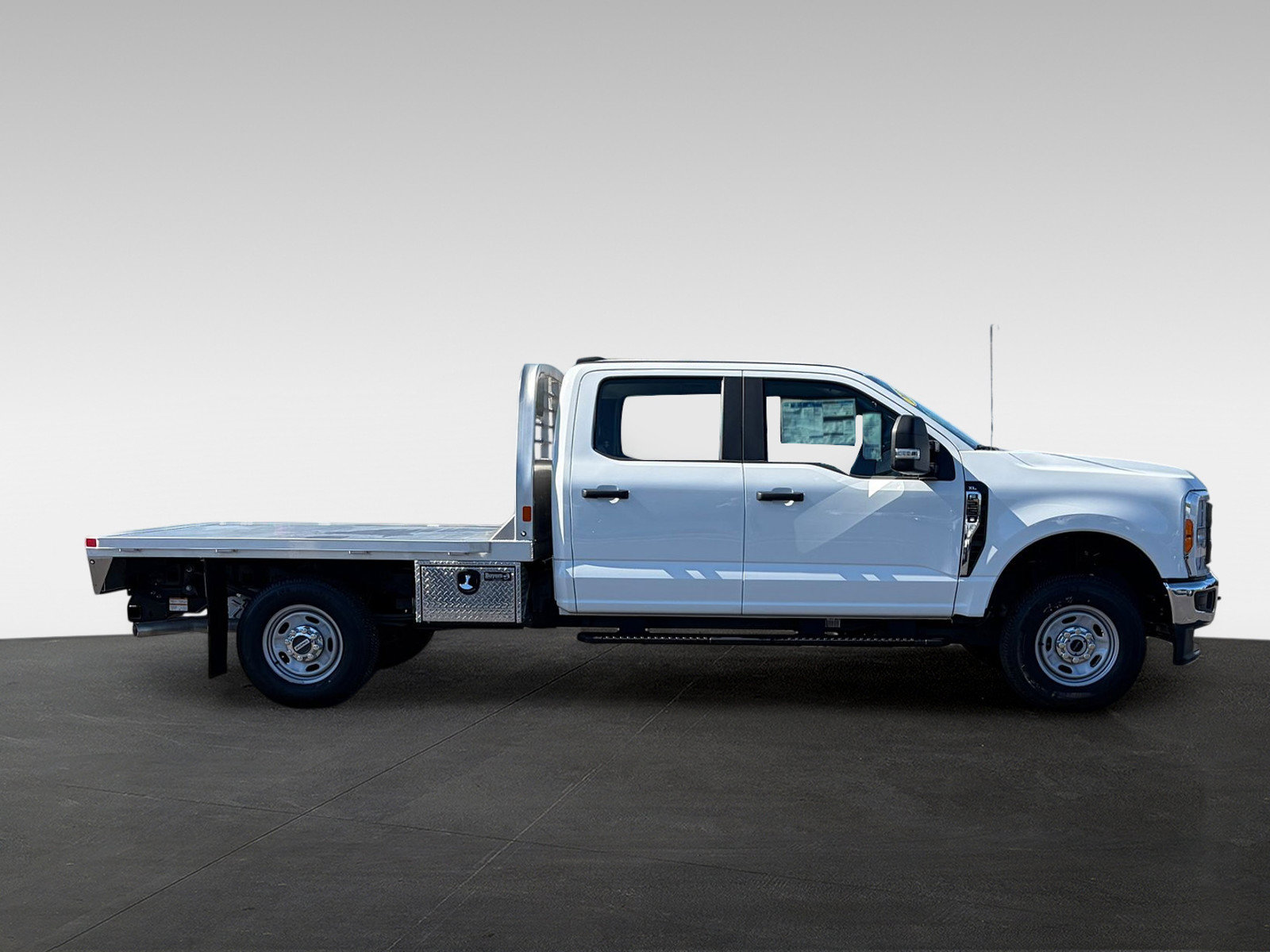 Used 2023 Ford F250 XL w/ Snow Plow Prep Package AWD/4WD image 4