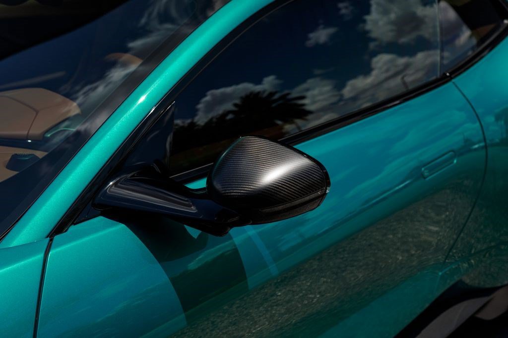 Used 2025 Aston Martin Vanquish RWD image 38