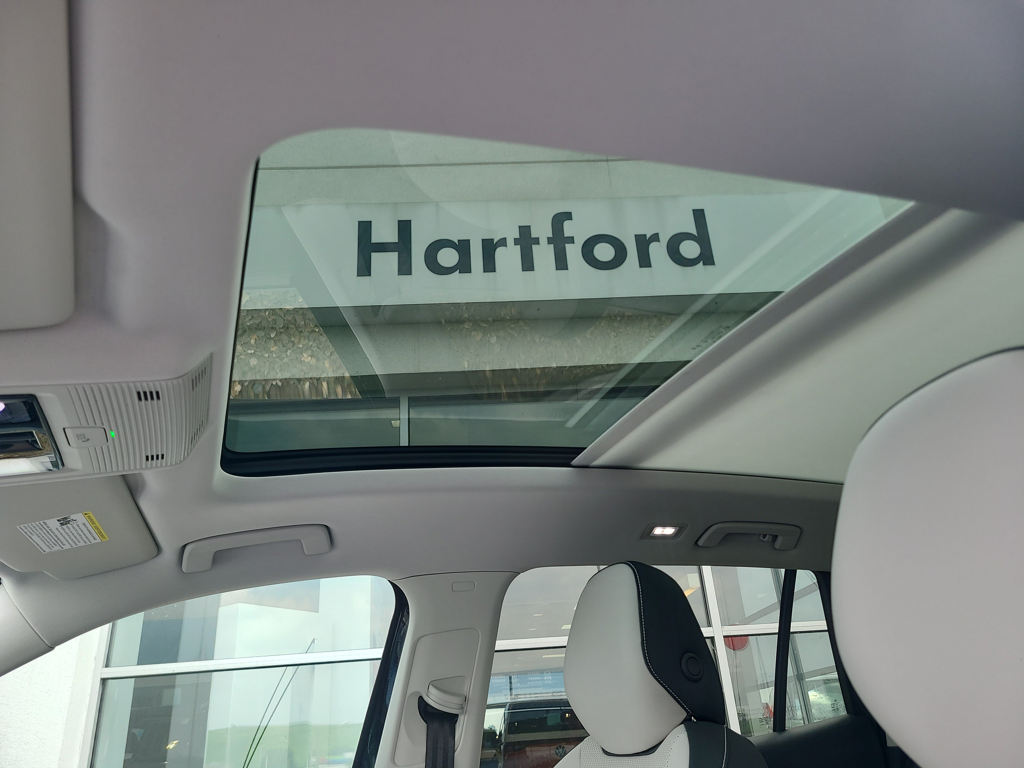 Certified 2025 Volkswagen Tiguan SE w/ Panoramic Sunroof Package AWD/4WD image 15