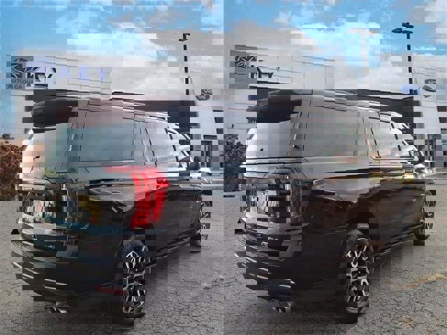 Used 2023 GMC Yukon XL AT4 w/ AT4 Premium Plus Package image 3