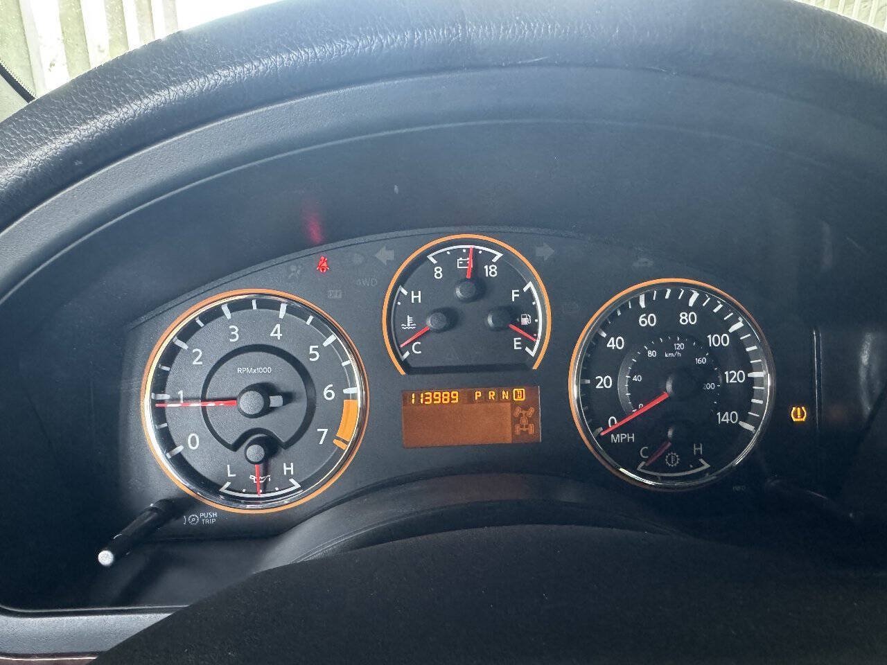 Used 2010 Nissan Armada Titanium RWD image 9