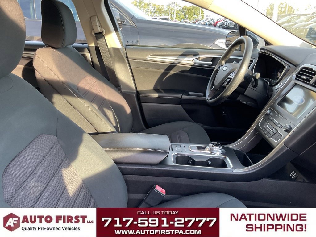 Used 2020 Ford Fusion SE FWD image 21