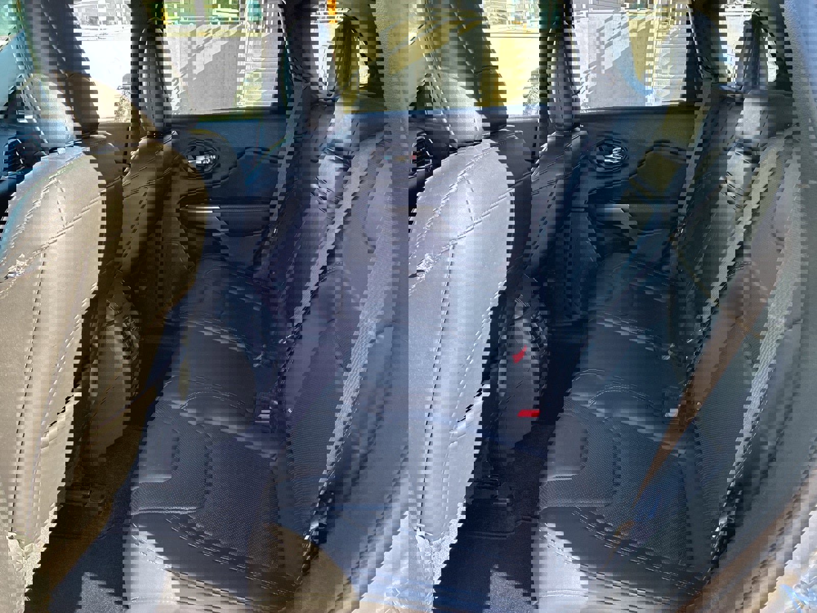 Used 2019 Jeep Cherokee Limited image 15