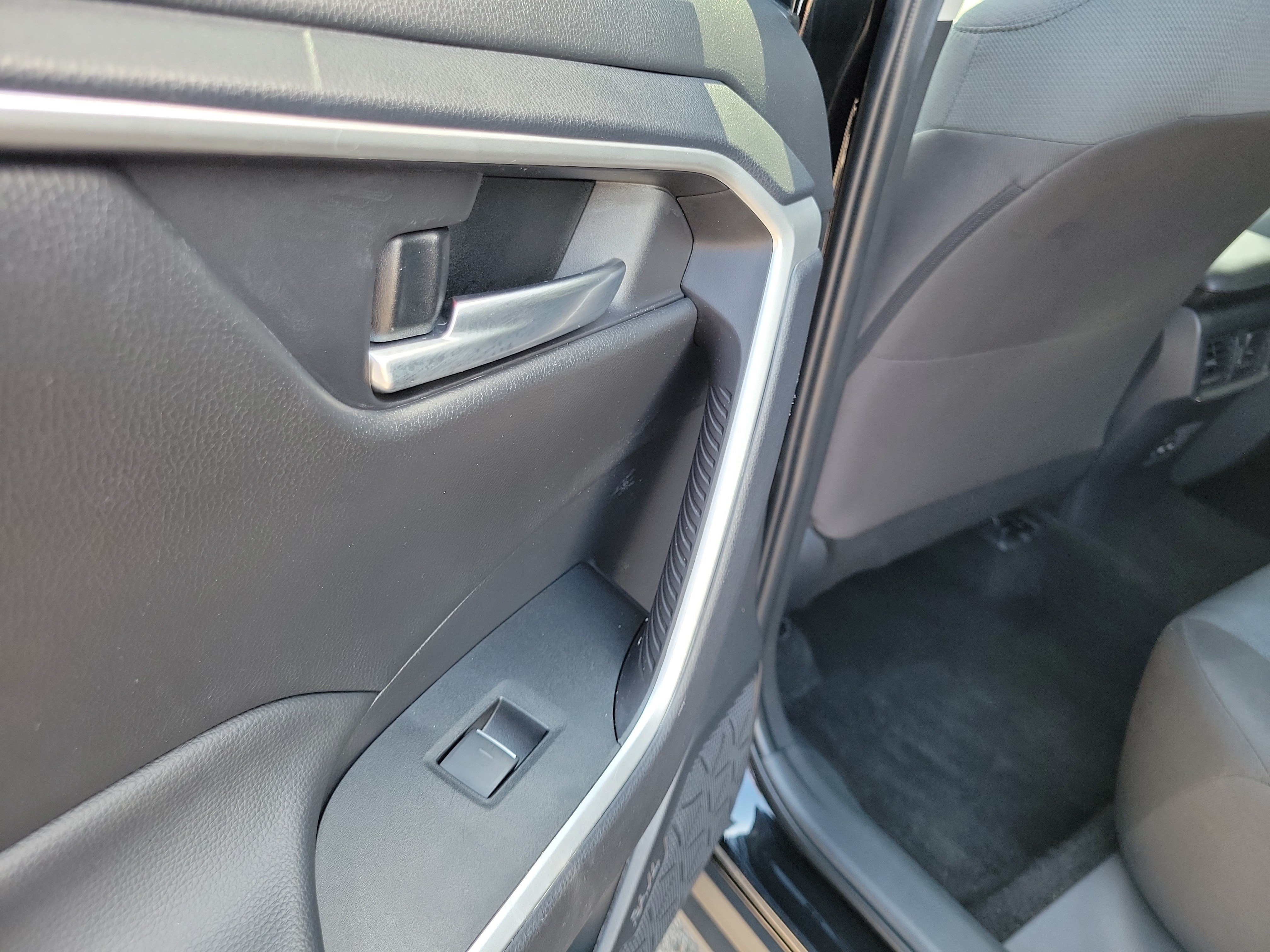 Used 2024 Toyota RAV4 XLE AWD/4WD image 13