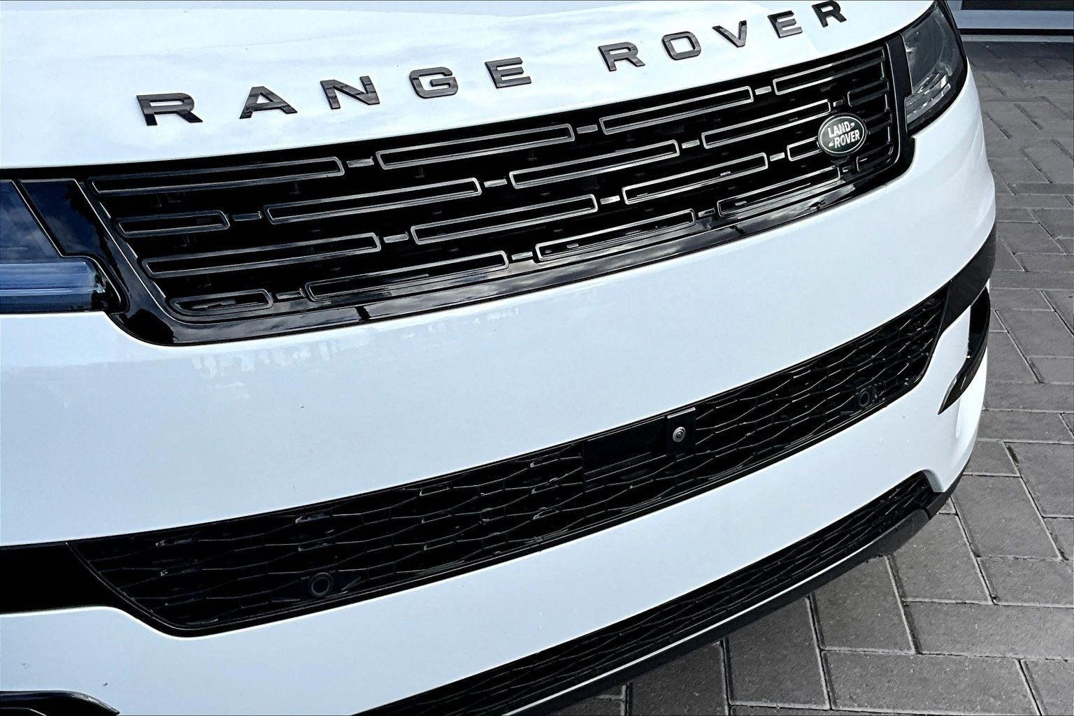 Used 2025 Land Rover Range Rover Sport SE image 30