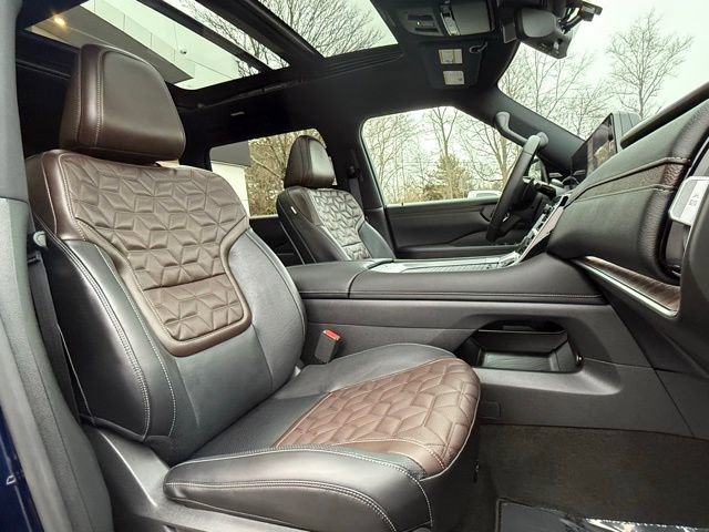 Used 2025 Nissan Armada Platinum Reserve image 20