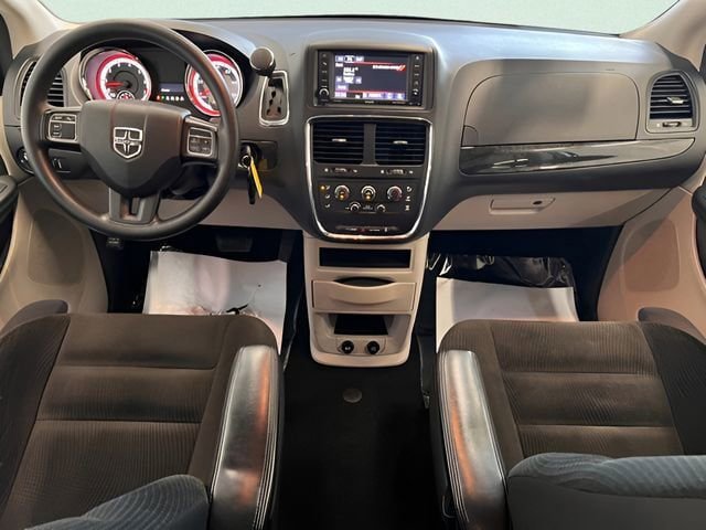 Used 2018 Dodge Grand Caravan SE w/ UConnect Hands-Free Group FWD image 17