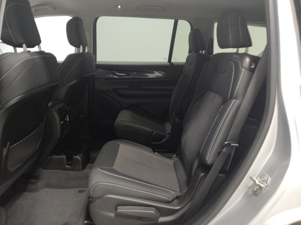 Used 2023 Jeep Grand Cherokee L Laredo AWD/4WD image 18