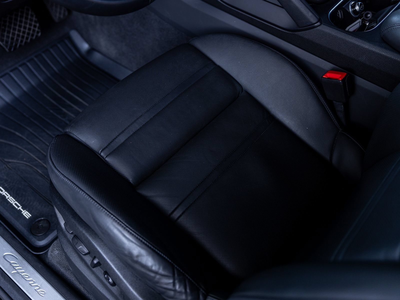 Certified 2023 Porsche Cayenne AWD/4WD image 24