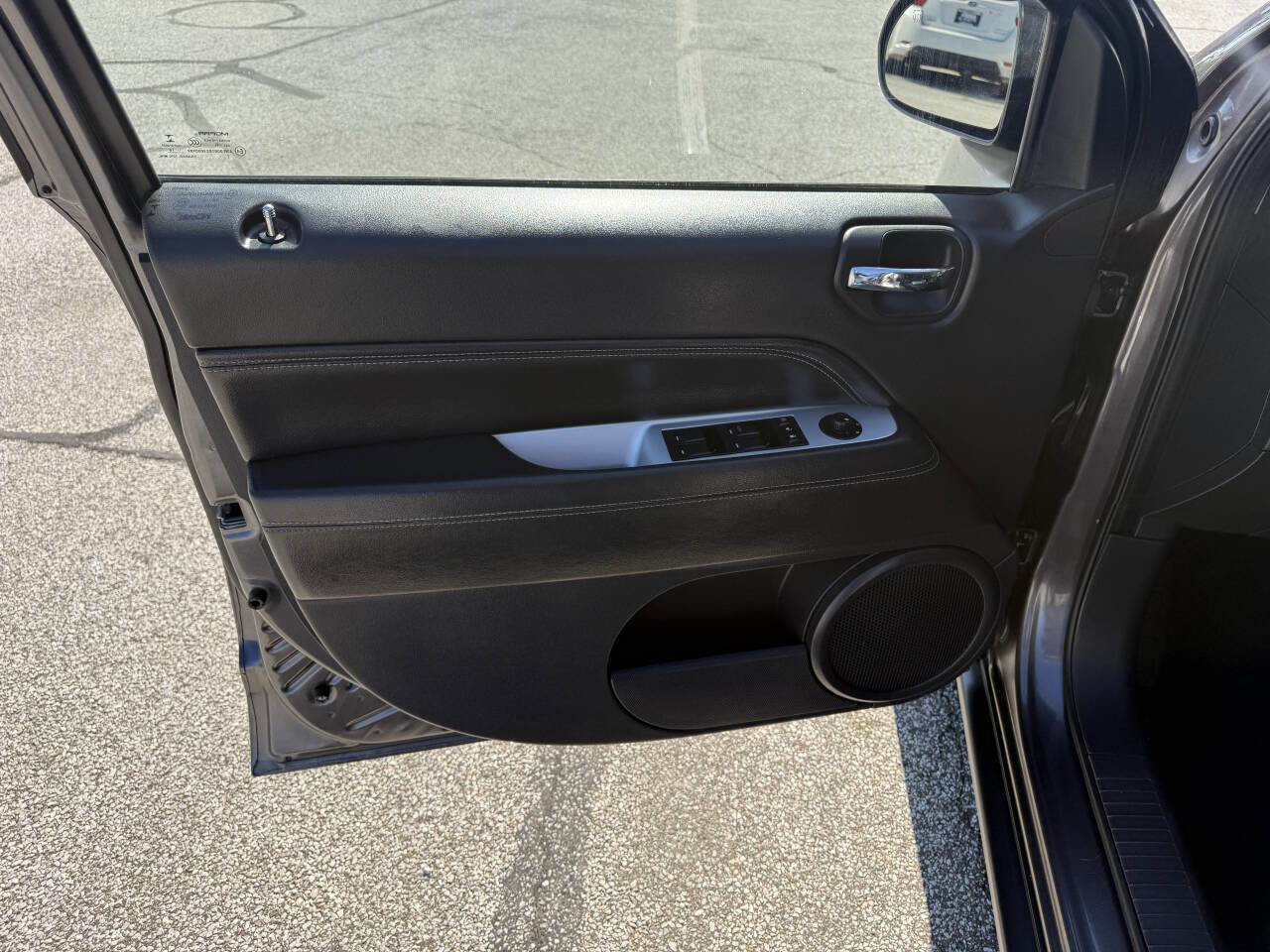 Used 2016 Jeep Compass High Altitude FWD image 16