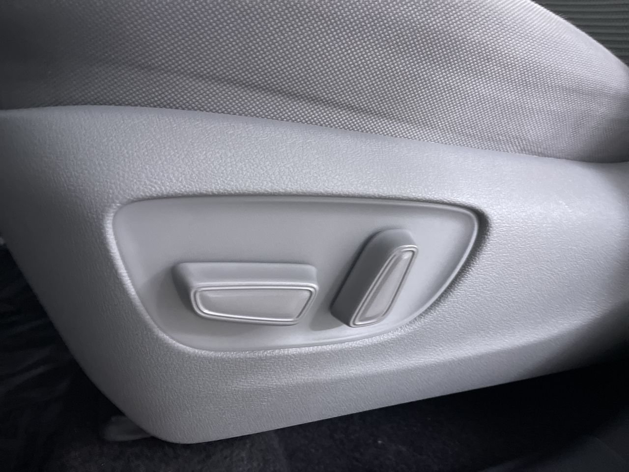 Used 2023 Toyota Highlander L AWD/4WD image 13