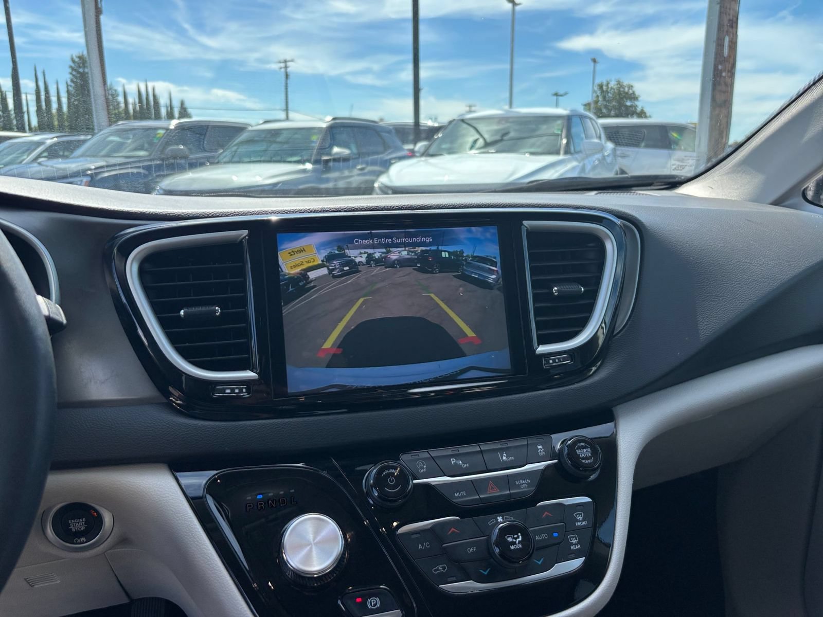 Used 2024 Chrysler Pacifica Touring-L FWD image 25