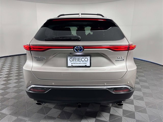 Used 2022 Toyota Venza XLE image 7